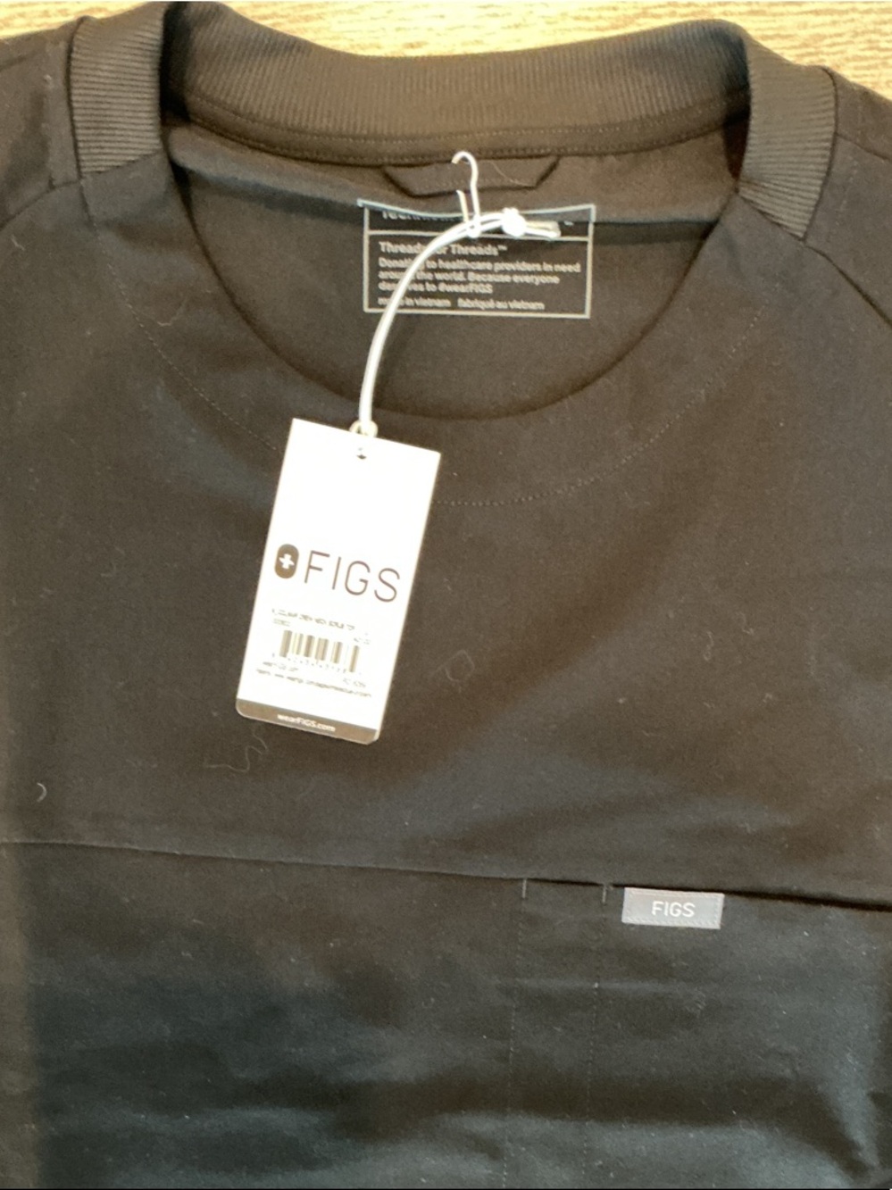 FIGS Colmar Black Short Sleeve Crewneck Scrub Top Men’s Sz Large NWT - Picture 2 of 4
